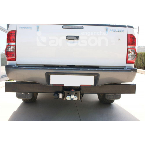Фаркоп ARAGON на TOYOTA Hilux 2005–2015  Арт. E6402FC (с задней ступенькой и отбойным брусом)